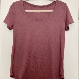 Dusty Rose Short Sleeve Top. Size Medium.